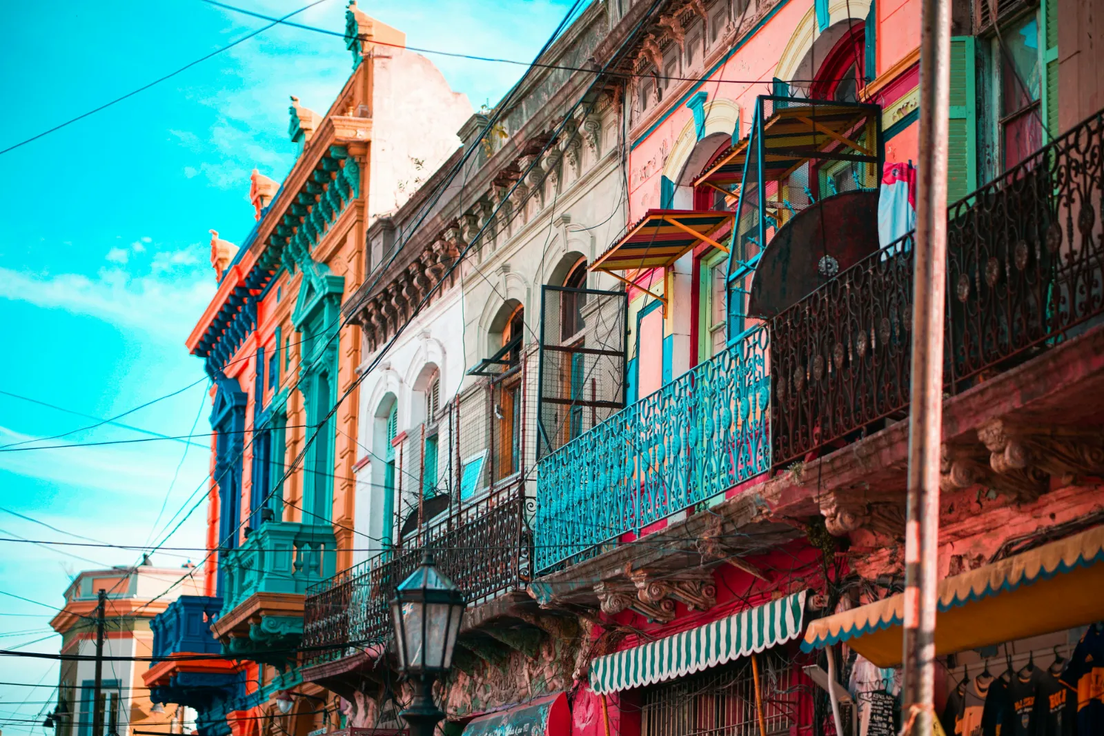 Casas coloridas do Caminito, no bairro de La Boca, em Buenos Aires