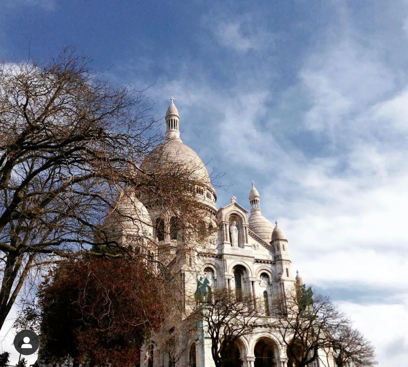 escalinatas de Montmartre con el Sacré-Cœur al fondo